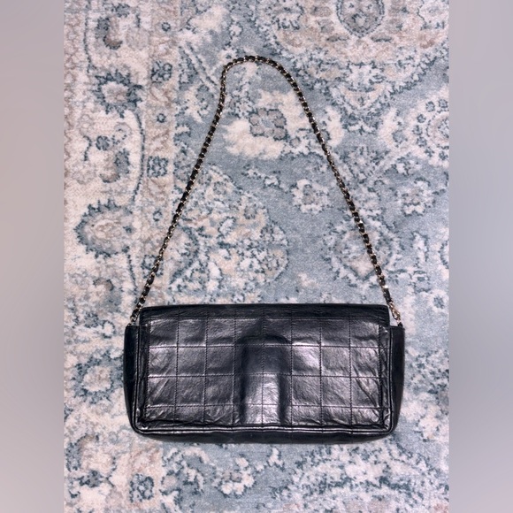 Vintage Chanel clutch with shoulder strap! - Picture 5 of 5